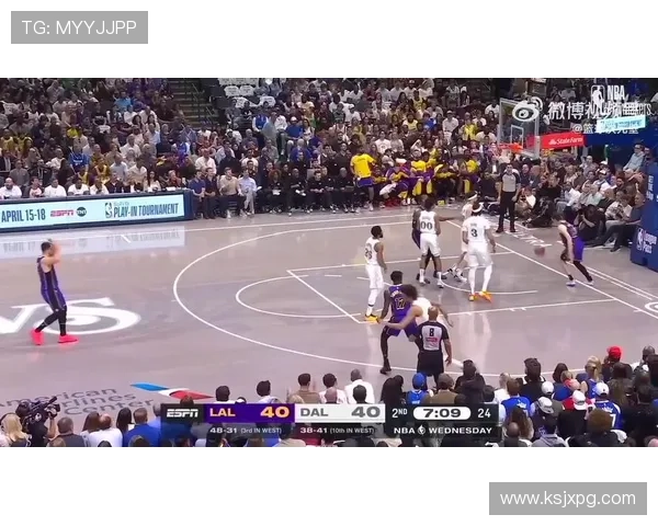 史密斯高抛篮下妙传 艾顿空接暴扣震撼全场